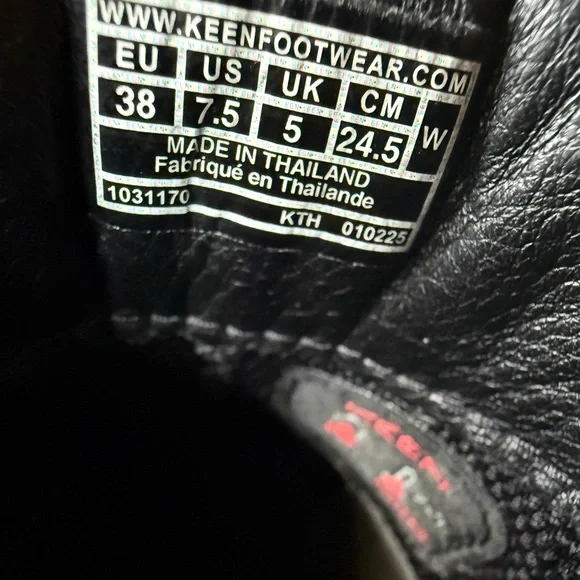 Keen Black Winter Boots - Picture 6 of 14